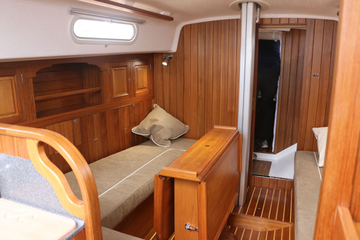 Contessa 32 interior